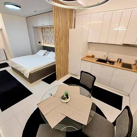 A'dors * סקופיה